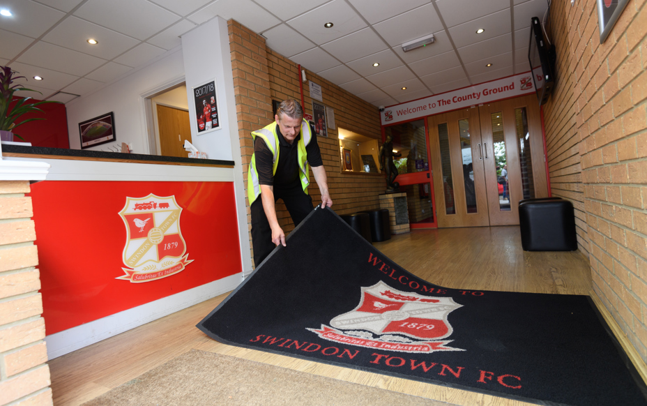 Phs Worker Delivering Loose Lay Logo Mat